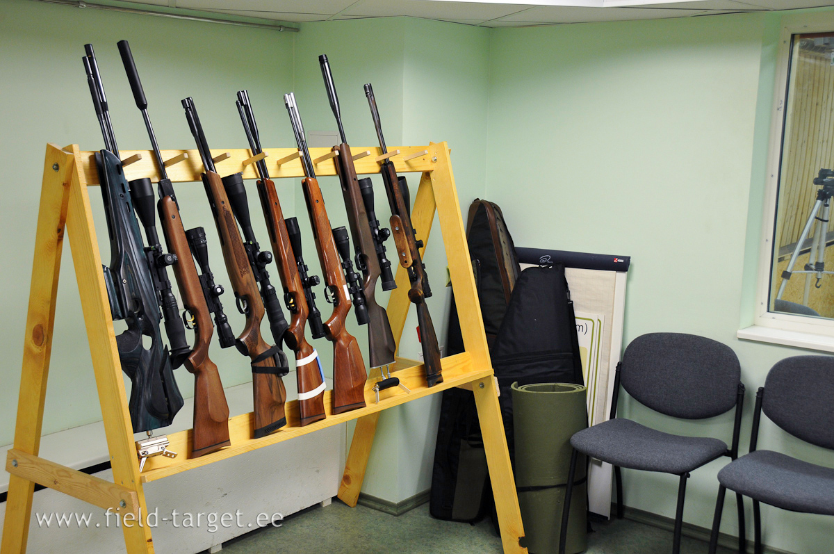 Võisteldakse kahes klassis - murtavad ja kangiga vinnastatavad vedrupüssid